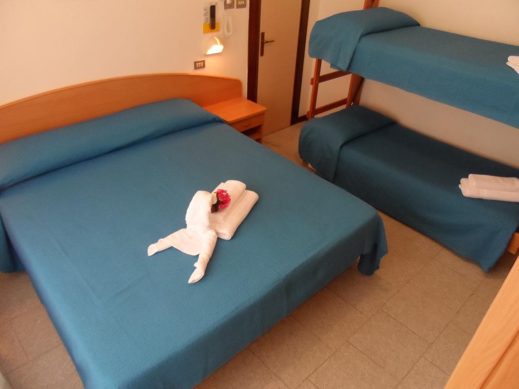 Hotel La Dolce Vita Ріміні Номер фото