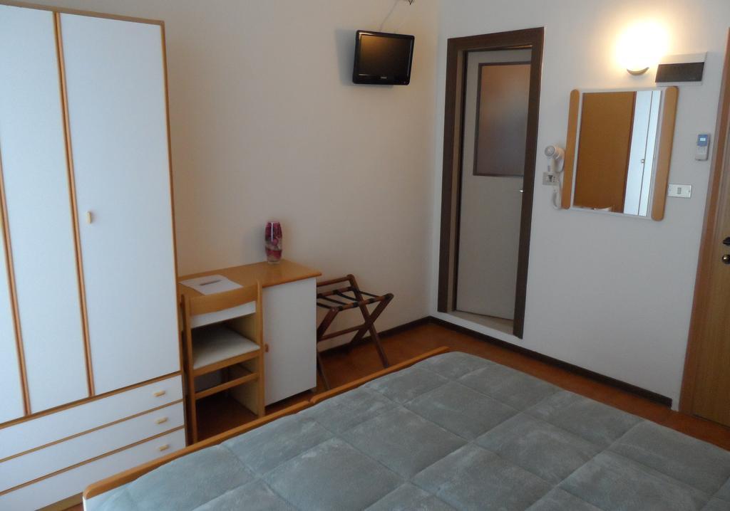 Hotel La Dolce Vita Ріміні Номер фото